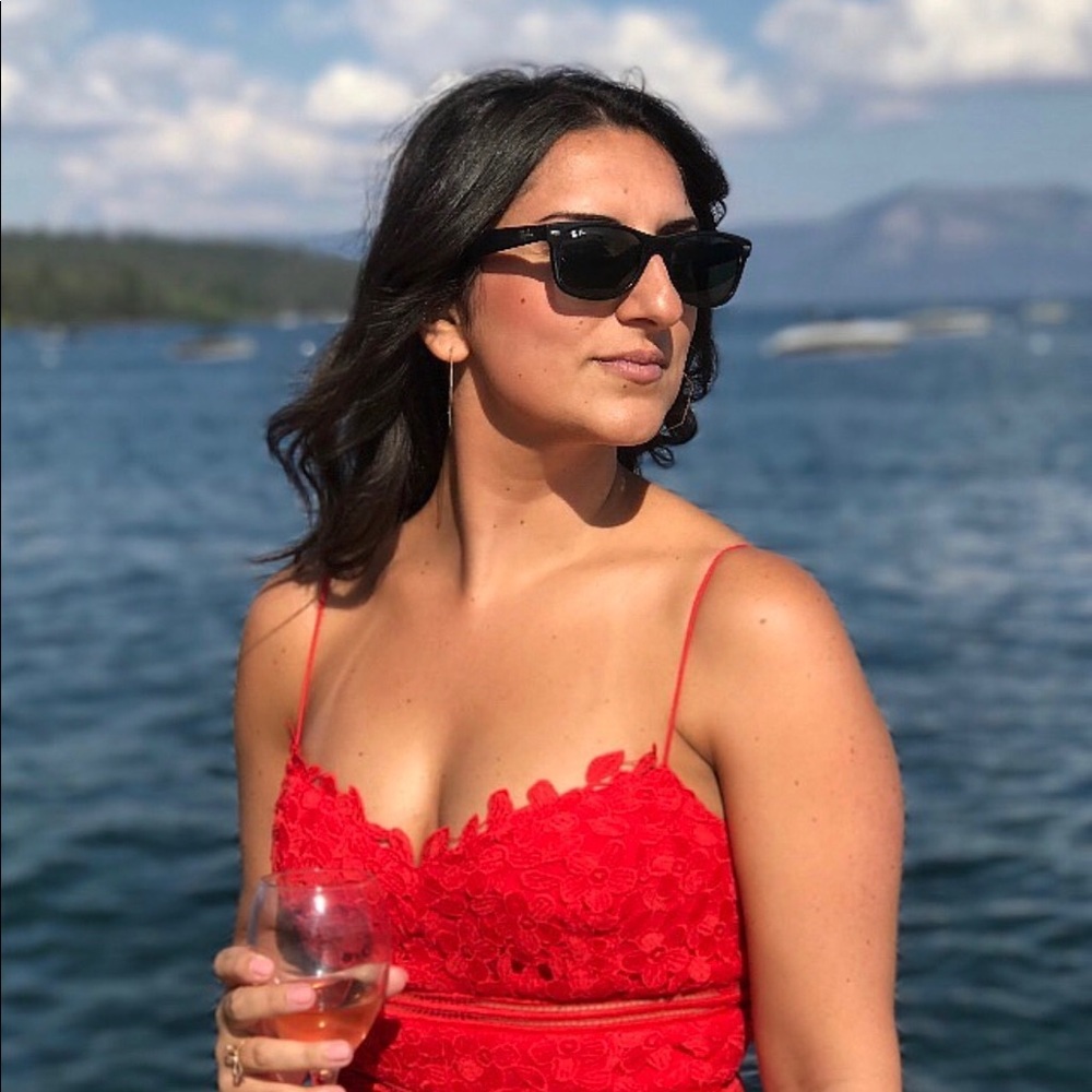 Meet your Posher, Adrena